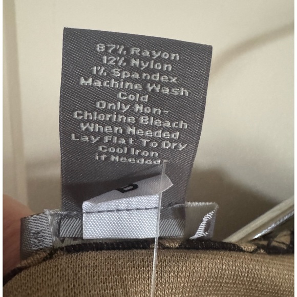 Ann Taylor V Neck top - Picture 6 of 6